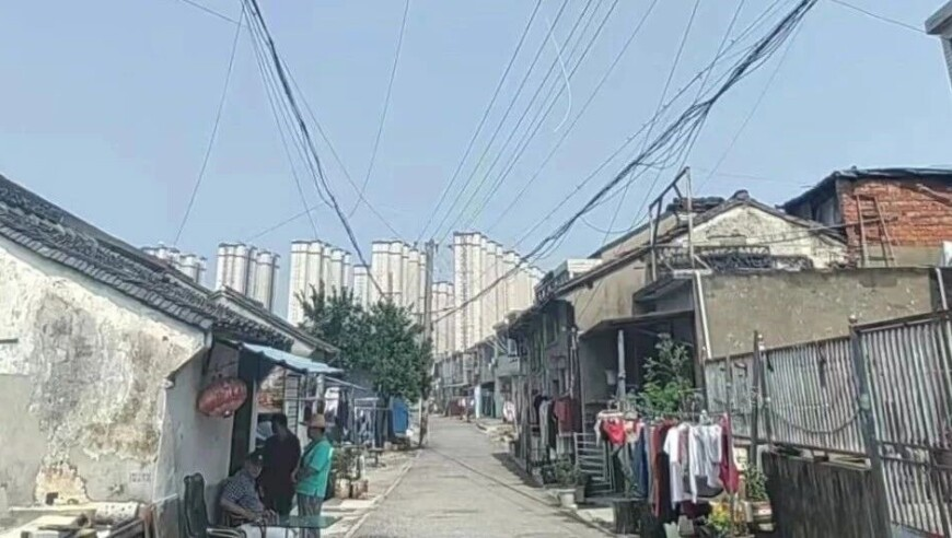 奥门今晚开奖结果2025年奥门,大爷豪横扫货黄金：钱多买着玩,创造力策略实施推广_精简版V14.10